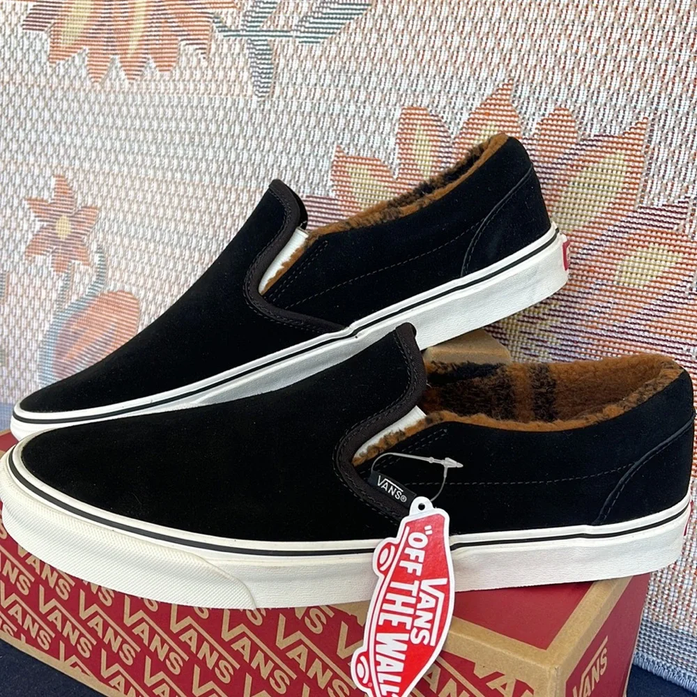Vans WMNS Classic Slip-On
(Sherpa)Black/Marshmallow
IN0A7VCFABI
Sneakers - Picture 6 of 16
